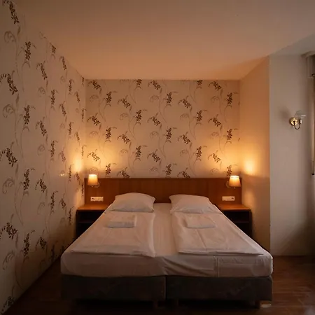 Westend#106 Apartman *